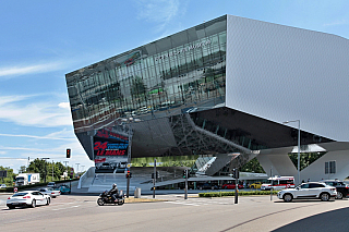Porsche muzeum ve Stuttgartu (Německo)