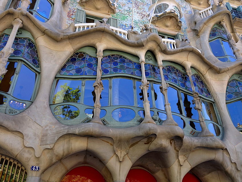 Secesní dům Casa Batlló v Barcelóně (Katalánsko - Španělsko)