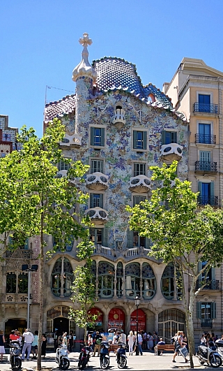 Secesní dům Casa Batlló v Barcelóně (Katalánsko - Španělsko)