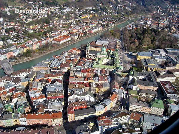 Pohled na Innsbruck z ptačí perspektivy (Rakousko)