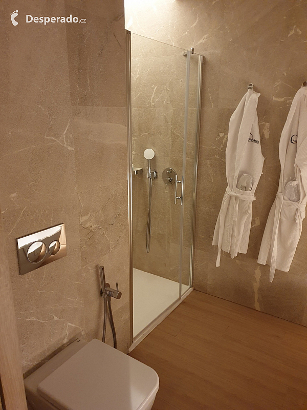 Interiér bungalovu v PortBlue Club Pollentia Resort & Spa (Mallorka - Španělsko)