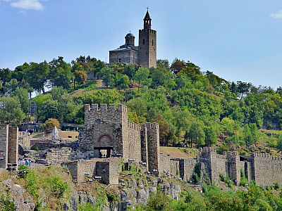 Tsarevets ve Veliko Tarnovo je bývalé sídlo bulharského cara (Bulharsko)