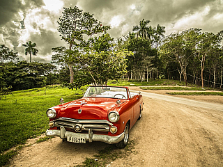 Na Kubě stále jezdí stará americká auta