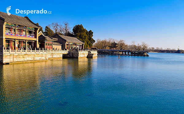 Jezero Kunming v Pekingu (Čína)