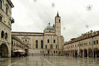 Kostel Saint Francesco v Ascoli Piceno (Itálie)