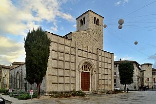 Kostel San Vincenzo e Anastasio v Ascoli Piceno (Itálie)