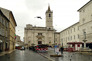 Kostel Sant´Emidio v Ascoli Piceno (Itálie)