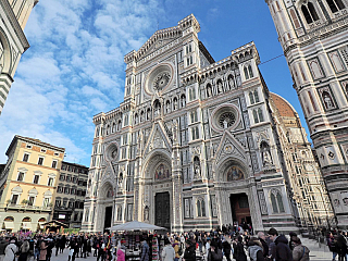 Santa Maria del Fiore je častým tématem florentských pohlednic