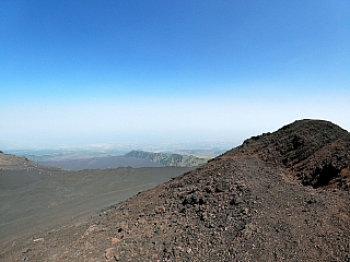 Etna nabízí daleké výhledy (Sicílie - Itálie)