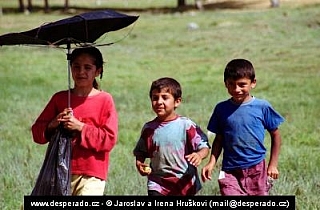 Děti u Vanské skály (Turecko)