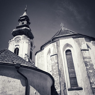 Nitriansky hrad - v pozadí vrchol hradnej veže (Slovensko)