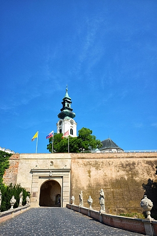 Nitriansky hrad - hradný most a vstup do hradu (Slovensko)