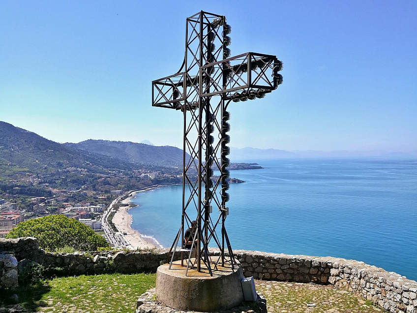 Jejich silná víra je důvodem toho, že jsou Velikonoce neoslavovanějším svátkem (Sicílie - Itálie)
