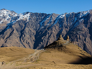 Kazbegi je místo pro milovníky vysokohorské turistiky