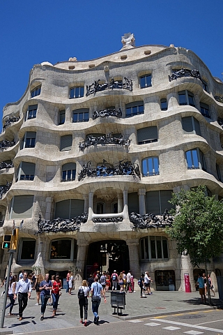 Casa Mila neboli La Pedrera od Antonio Gaudího (Barcelona - Katalánsko - Španělsko)