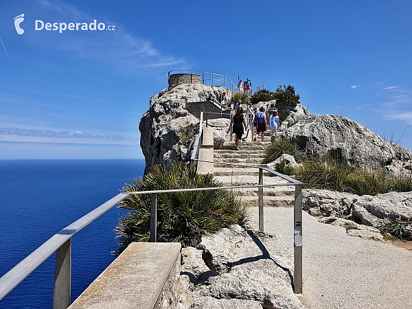 Skalnaté pobřeží na severovýchodě Mallorky (ostrov Mallorka - Španělsko)