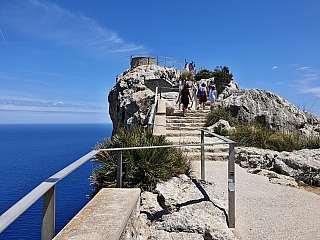 Skalnaté pobřeží na severovýchodě Mallorky (ostrov Mallorka - Španělsko)