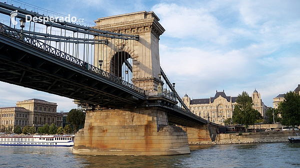 Řetězový most v Budapešti (Maďarsko)