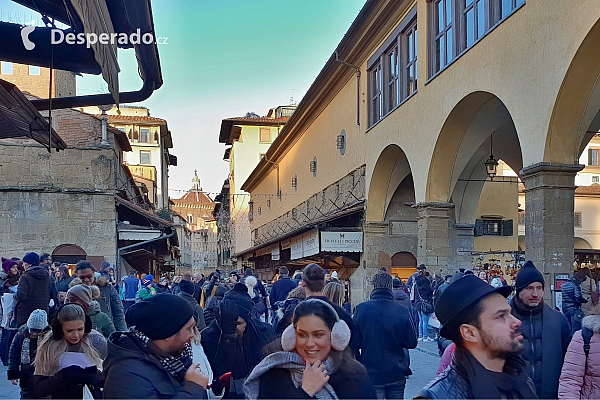 Ponte Vecchio (Most Zlatníků) ve Florencii (Itálie)
