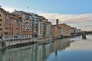 Nábřeží řeky Arno ve Florencii (Itálie)