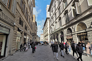 Via dei Calzaiuoli ve Florencii (Itálie)