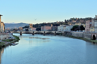 Nábřeží řeky Arno ve Florencii (Itálie)