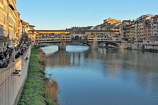 Ponte Vecchio (Most Zlatníků) ve Florencii (Itálie)