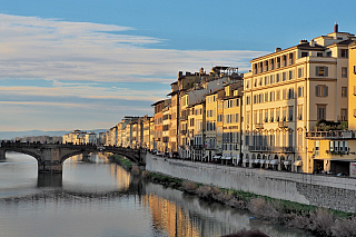 Nábřeží řeky Arno ve Florencii (Itálie)