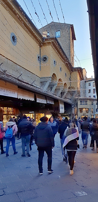 Ponte Vecchio (Most Zlatníků) ve Florencii (Itálie)