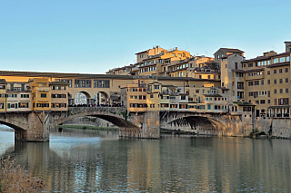 Ponte Vecchio (Most Zlatníků) ve Florencii (Itálie)