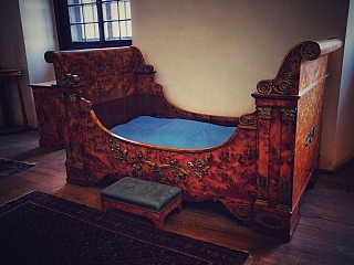 Expozícia v interiéri hradu Červený Kameň (Slovensko)