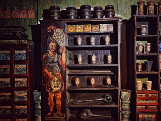 Expozícia v interiéri hradu Červený Kameň (Slovensko)