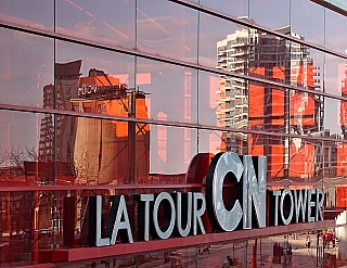 CN Tower v kanadském Torontu (Toronto - Kanada)