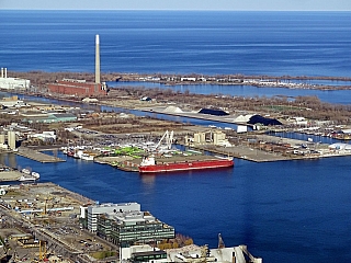 CN Tower v kanadském Torontu (Toronto - Kanada)