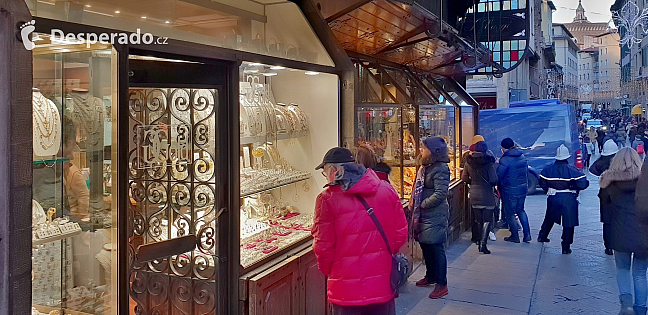Ponte Vecchio (Most Zlatníků) ve Florencii (Itálie)