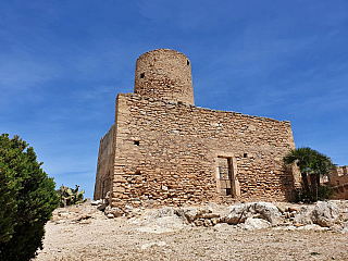 Hrad Capdepera a stejnojmenné městečko na ostrově Mallorka (Španělsko)