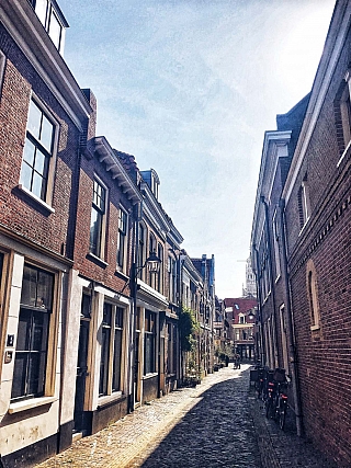 Ulička v Haarlemu (Haarlem - Nizozemsko)