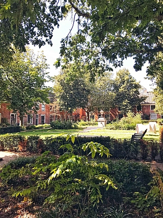 Nádvoří chudobince Brouwershofje (Haarlem - Nizozemsko)
