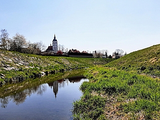 Říčka Ondřejnice (Zámek Stará ves na Ondřejnicí - Česká republika)