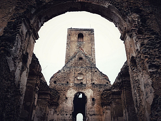 Ruiny kostola s kláštorom Katarínka vás dostanú svojou magickou atmosférou
