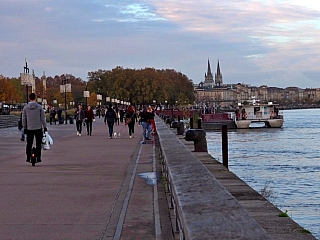 Nábřeží v Bordeaux (Francie)