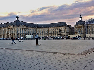 Place de la Bourse v Bordeaux (Francie)