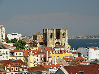 Výhled z Výtahu Santa Justa na Lisabon (Portugalsko)