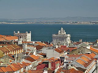 Výhled z Výtahu Santa Justa na Lisabon (Portugalsko)