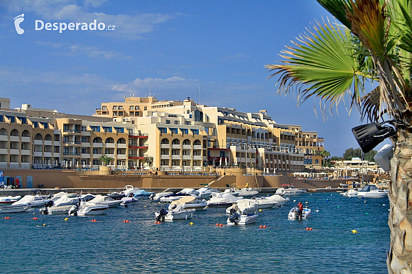 Paceville je centrem nočního života na Maltě (Malta)