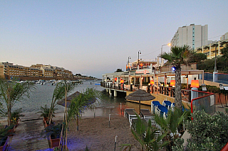 Paceville je centrem nočního života na Maltě (Malta)