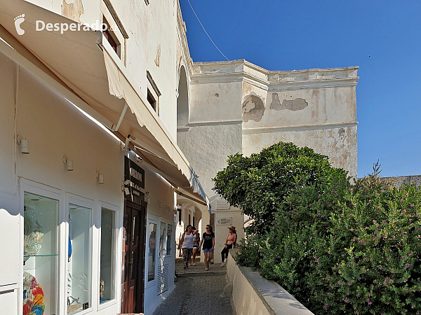 Fira na ostrově Santorini (Řecko)