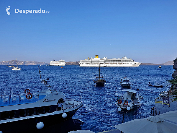 Fira na ostrově Santorini (Řecko)