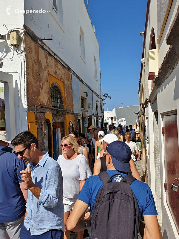 Oia na ostrově Santorini (Řecko)