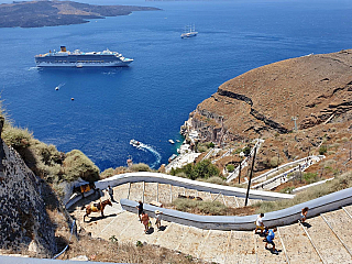 Fira na ostrově Santorini (Řecko)